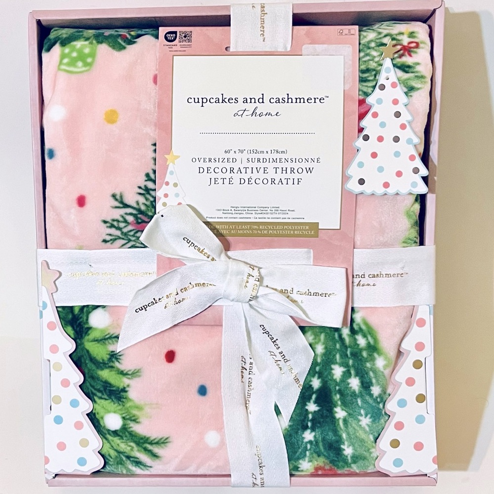 🎄🎀Cupcakes & Cashmere Pink Christmas Tree Blanket